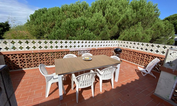 Mas Pinell Apartment | Rec Dalt - with air conditioning, terrace, and 250m from the beach