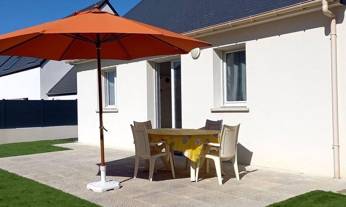 Pont-Scorff House | Recent house. Bungalow. Sleeps 4. 2 bedrooms. 20 minutes from the beaches.
