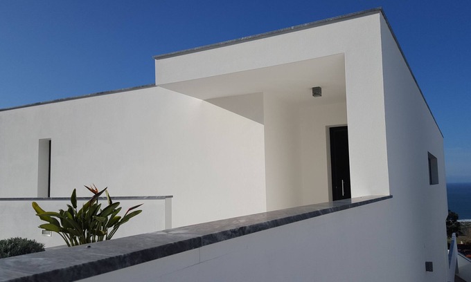 Famalicao Villa | Recent modern villa (8 people) with sea view and private swimming pool, near Nazaré