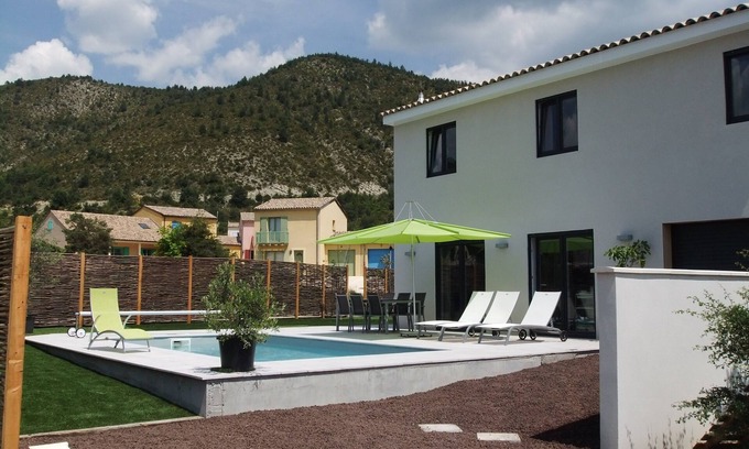 Castellane Villa | Recent new build villa in a quiet area in enclosed garden and private swimming pool