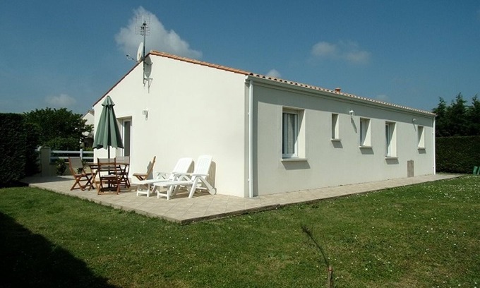 Saujon House | Recently Built 2-Bedroom House with Large Yard Near Royan