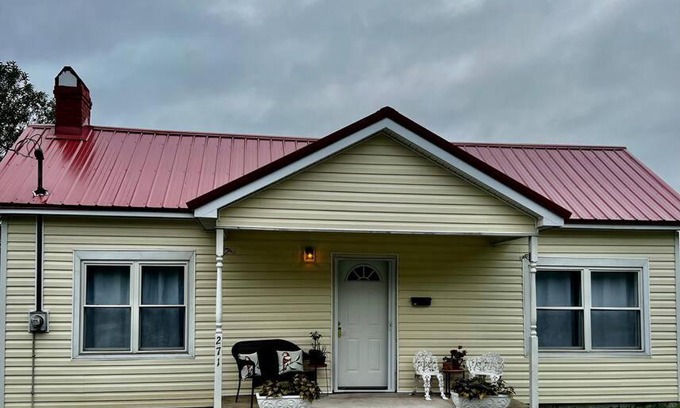 Concord House | Recently Remodeled 2 Bedroom on the Ohio River