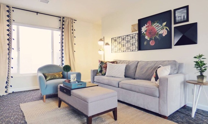 Hillcrest Apartment | Recently remodeled 2-br in central Hillcrest