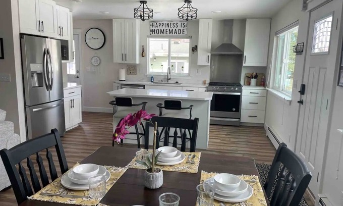 Bayshore - Klatt House | Recently remodeled Ranch Style Home 1 king bed,1 queen bed, large deck