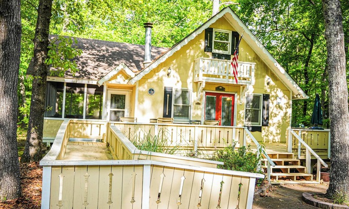 Pine Mountain Cabin | Recently renovated wooded view chalet steps away from Lake Innsbruck!