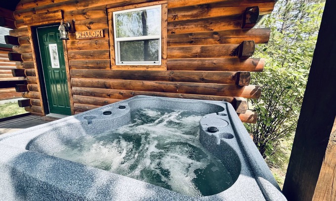 Thompsonville Cabin | Recently renovated Log cabin with Hot tub!