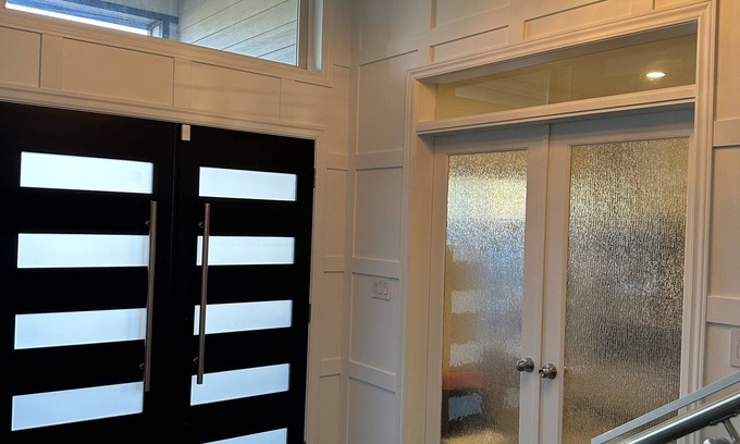 Delta House | Recently renovated 4 bdrm home with 2 master bedrooms + 2 bedrooms w/shared bath
