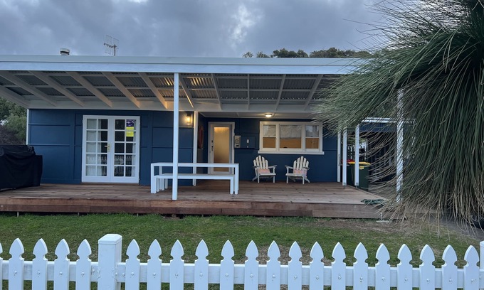 Augusta House | Recently renovated Beach house Close walk to shops, pubs and beach.n