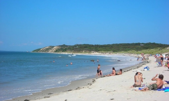 West Tisbury House | Recently Renovated, New Furnishings, Central A/C, WiFi, Privacy, Bike to Beach