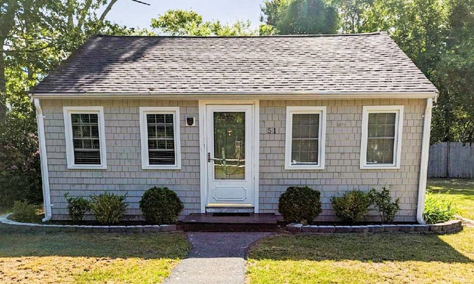 Bass River House | Recently updated cottage walk to activities and 1 mile to beach!