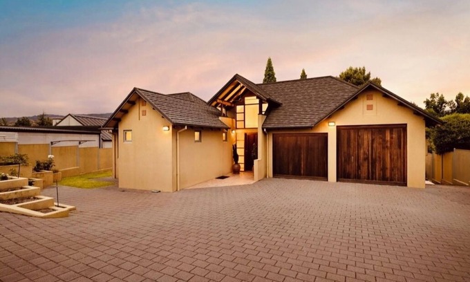 Lowburn Villa | Recharge on the Reserve - Family friendly 4 bedroom in the heart of Cromwell