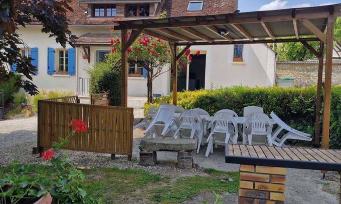 Lasson House | Recharge yourself in a small farm in the countryside with heated pool