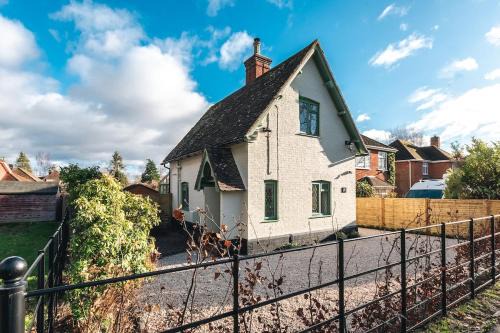 New Forest District House | Rectory Cottage near Paultons park & New Forest