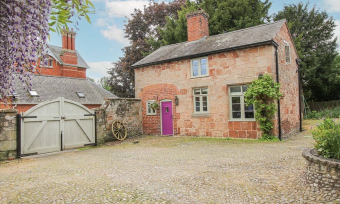 Felton Cottage | RECTORY COTTAGE, pet friendly, with a garden in West Felton