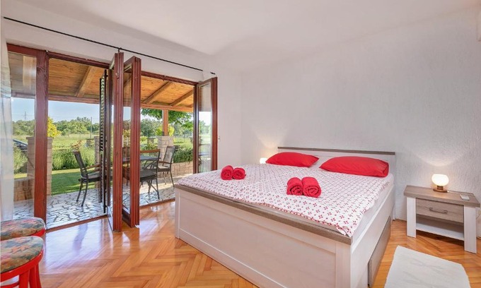 Flengi Apartment | Red Apartment