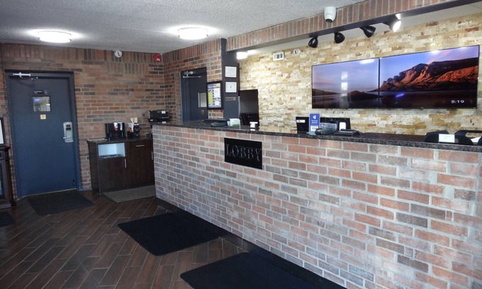 Wayne Hotel | Red Apple Inn