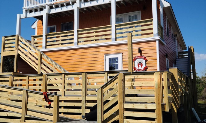 Ocracoke Apartment | Red Beard's Retreat Suite 2: Cozy 1QBR 1Bath, Queen sleeper sofa