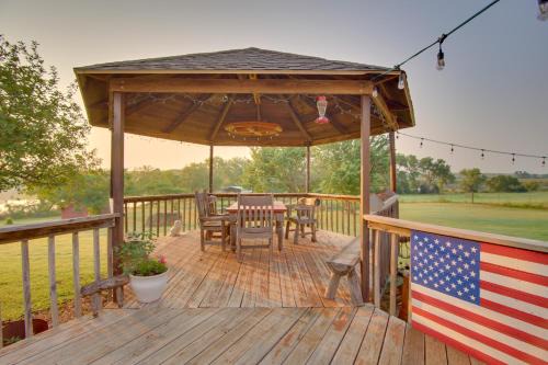 Custer County House | Red Bluff Inn and Retreat with Entire Ranch on Lake!