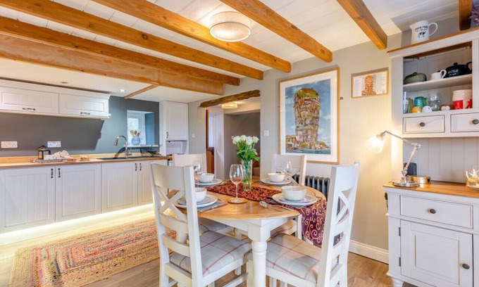 Ainthorpe House | Red Briar House - Three Bedroom House, Sleeps 6