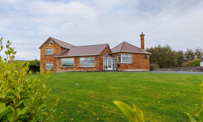Rosses Point House | Red Brick House Rosses Point - Panoramic Sea Views