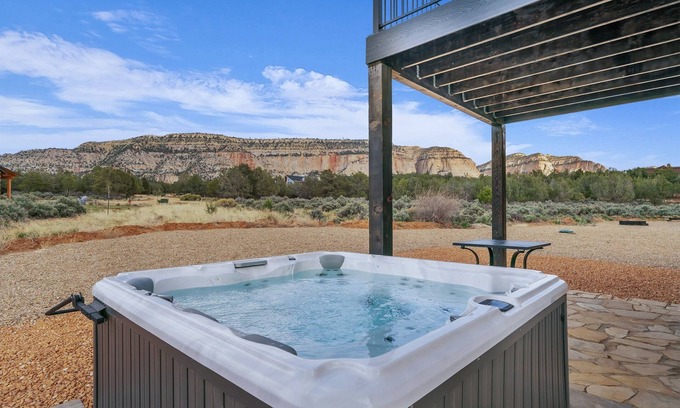 Orderville Cabin | Red Canyon Casita | Private hot tub | Zion NP
