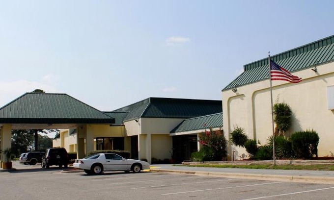 Kinston Hotel | Red Carpet Inn Kinston