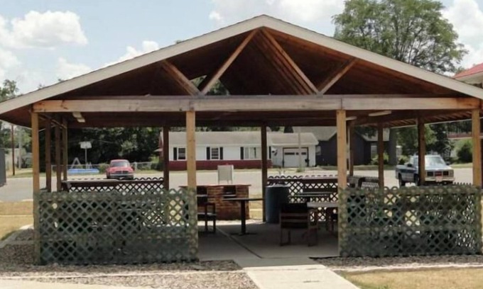 Terre Haute Hotel | Red Carpet Inn Terre Haute