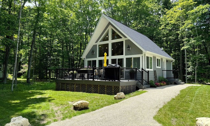 Baileys Harbor Cottage | Red Cherry Woods Cottage 🍒 New Construction!
