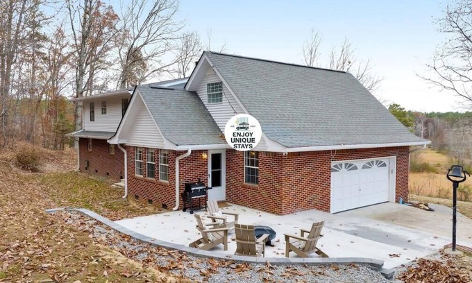 Graysville House | Red Clay Farmhouse Retreat in Cleveland