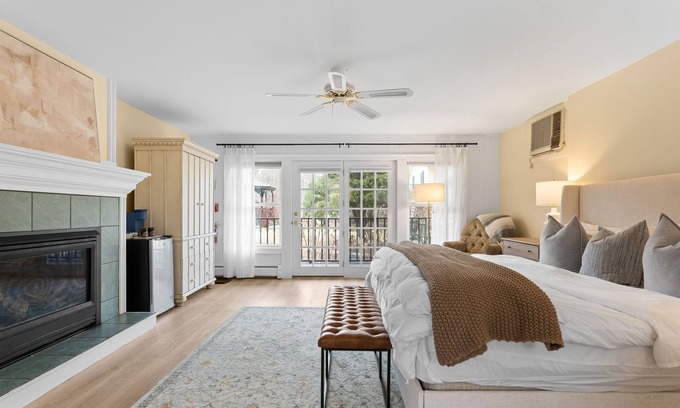 Mendon Apartment | Red Clover Inn-Accessible King Suite in Killington