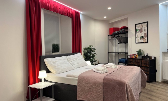Altstadtviertel Apartment | Red Comfort Retreat
