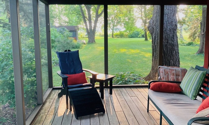 Calumet House | Red Cottage on Lake Winnebago
