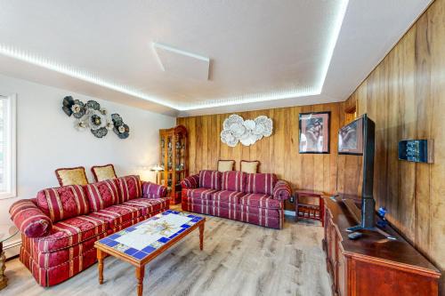 Russian Jack Park House | Red Deck Retreat