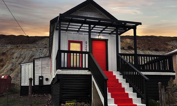 Bisbee House | Red Door Bungalow Bisbee/Mountain Views Stay