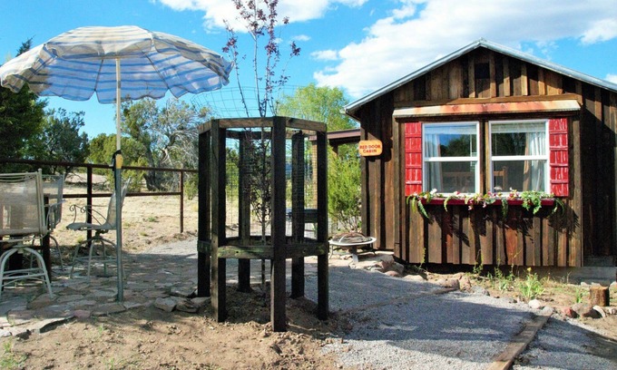 Catron County Cabin | Red Door Cabin In Cruzville