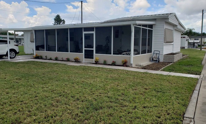 Flamingo Bay House | Red Fish Pass - Cozy 2-bedroom 1.5 bath on shared launch on Charming Pine Island
