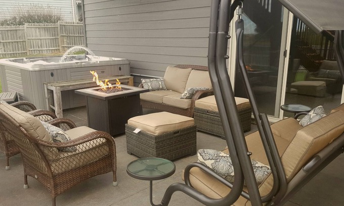 Sioux Falls House | Red Garage Door, Modern, Comfortable And Fun Place!