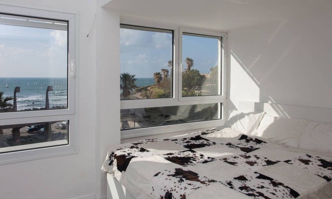 Tel Aviv Promenade House | Red Gordon Beach Apartment
