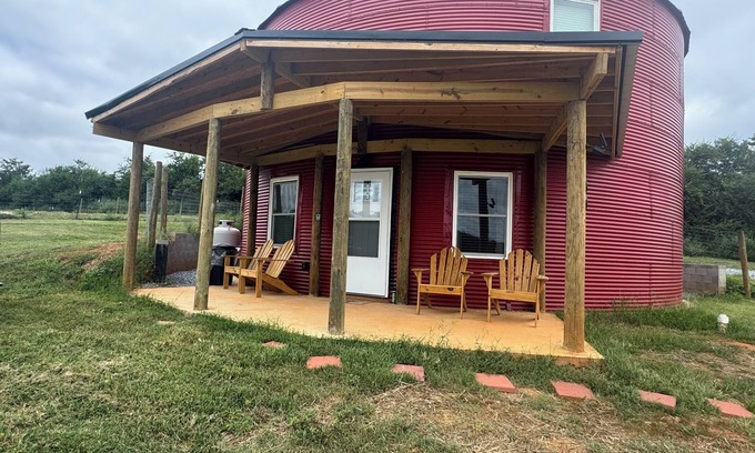 Rustburg House | Red Grain Bin Home 3-bedroom 2.5 baths Near Lynchburg& Liberty