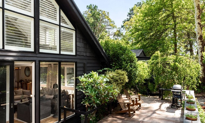 Red Hill South House | Red Hill South Luxe House Sleeps 8-11, 5 min to Wineries, beaches, nature trails