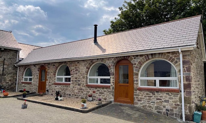 Ammanford House | Red Kite Barn