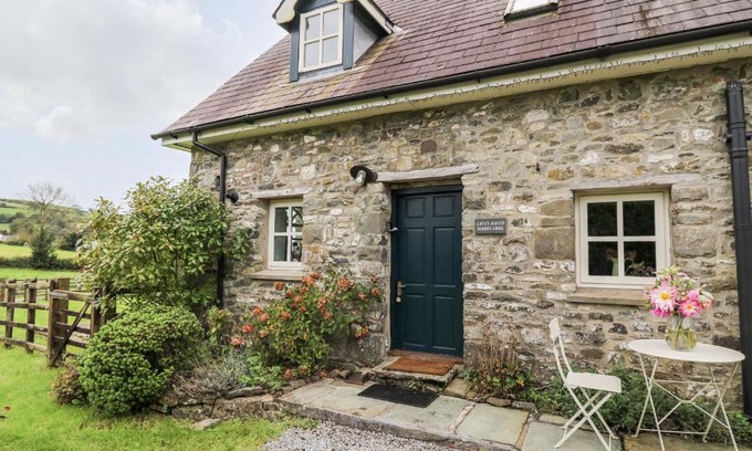 Llandeilo House | Red Kite Lodge