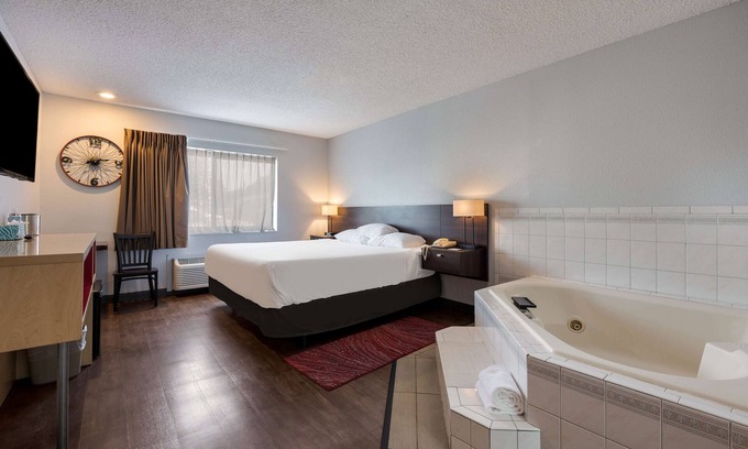 Ontario Hotel | Red Lion Inn & Suites Ontario