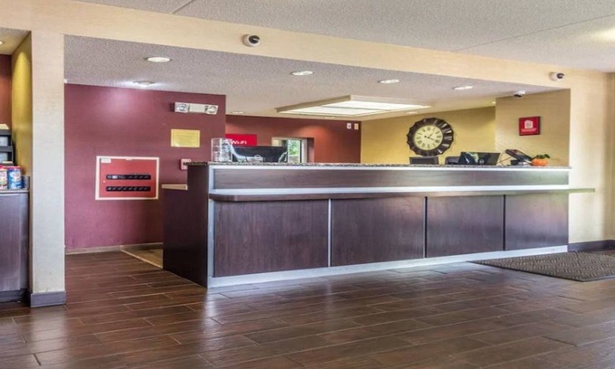 Belleville Hotel | Red Oak Inn Detroit Metro Airport - Belleville