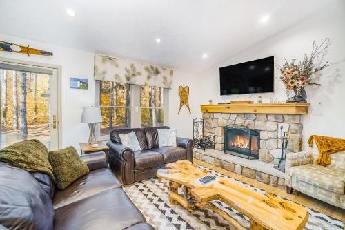 Thompsonville House | Red Pine Retreat