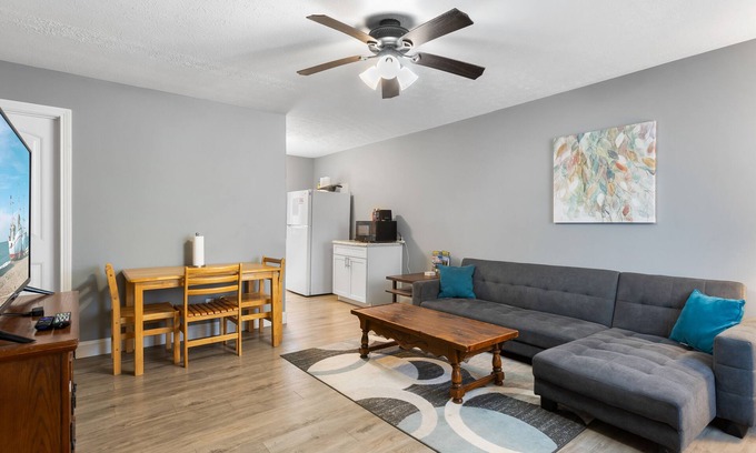Stanton House | Red River Duplex - Unit 3 - 12 miles to the Gorge!