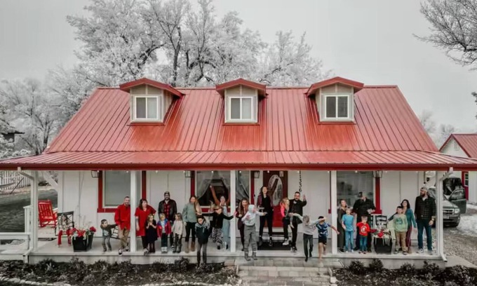 Nampa Other | Red Roof Farmhouse large gathering space sleeps 27+ hot tub treehouse