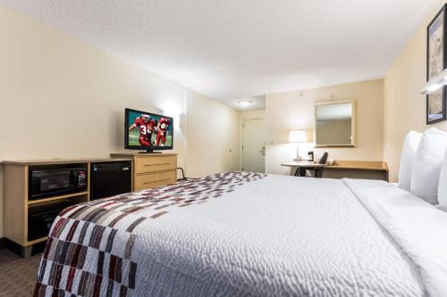 Middleburg Heights Hotel | Red Roof Inn Cleveland Airport - Middleburg Heights