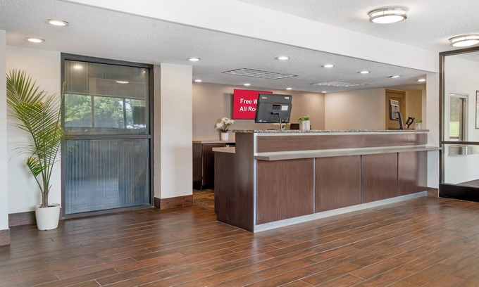 Rochester Hills Hotel | Red Roof Inn Detroit-Rochester Hills/Auburn Hills
