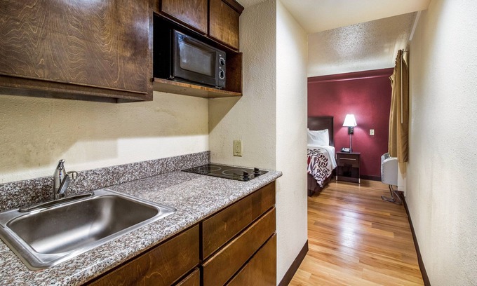 North Shore Hotel | Red Roof Inn Houston East – I-10